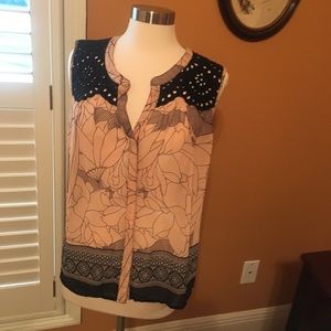 Sleeveless Danielrainn top